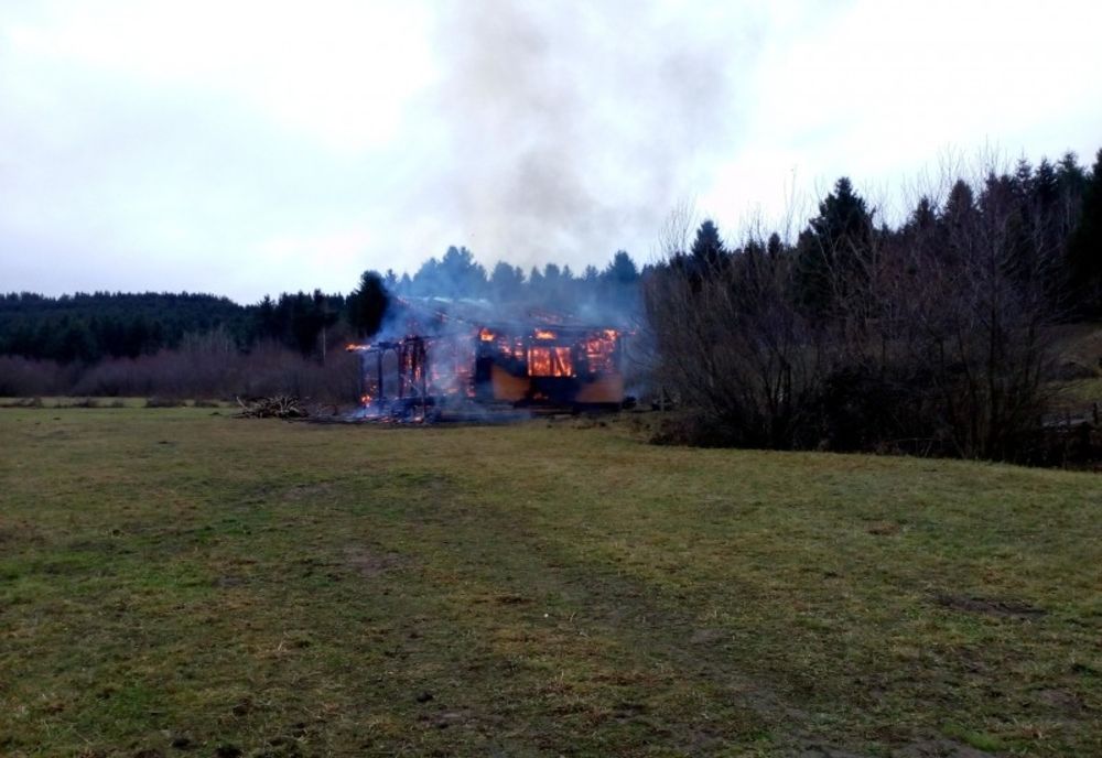 Cauza incendiului e la cabana din Cioboteni