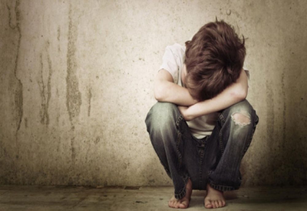 Tot mai mulţi copii abandonaţi de părinţi, în Harghita