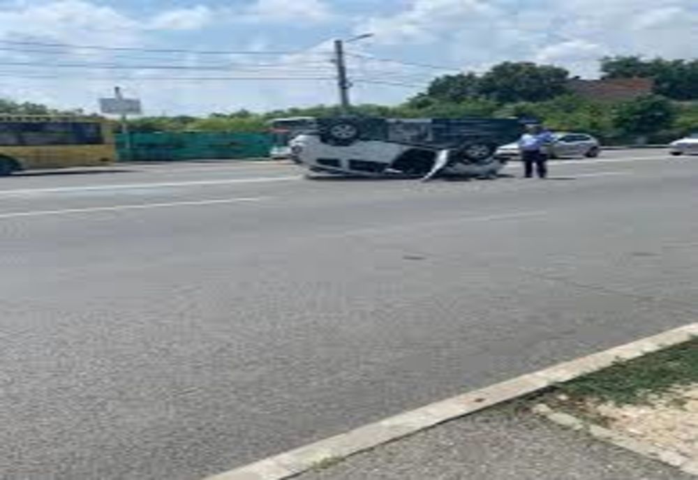 Două autoturisme răsturnate în afara D.N. 13/A, în zona comunei Sat Mare