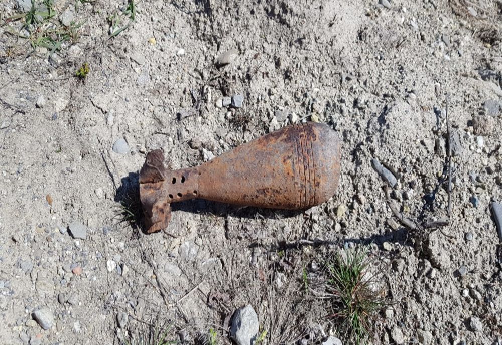 Muniție din al Doilea Război Mondial, găsită la marginea drumului, în Miercurea Ciuc