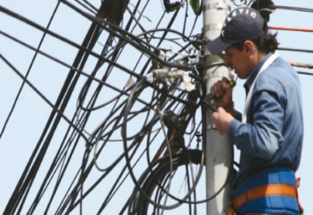 Oamenii au, din nou, curent electric, în Vlăhița