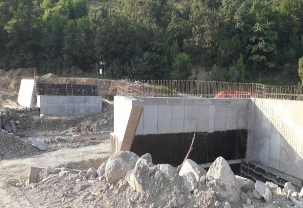 Circulație închisă pe podul de la Dejuțiu