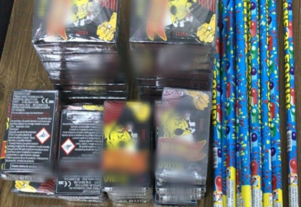56 de articole pirotehnice au fost confiscate de polițiști