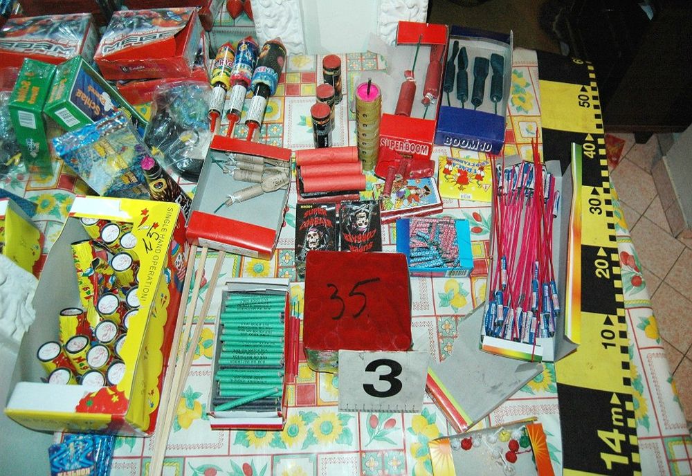 Dosar penal pentru un comerciant care ar fi vândut produse pirotehnice unui minor