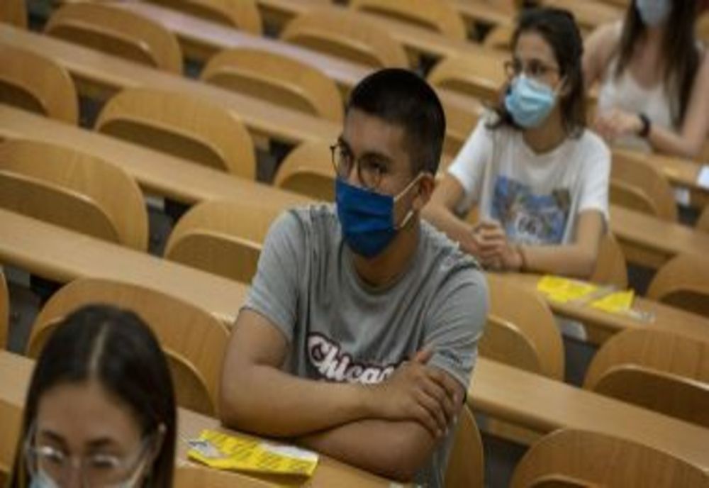 Peste 100 de absențe la simularea examenului de Bacalaureat