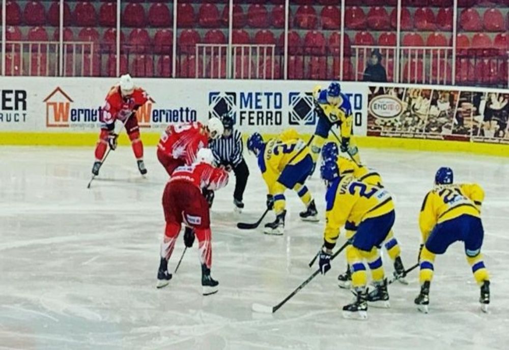 HOCHEI: Corona Wolves Brașov s-a calificat în finala Campionatului Național