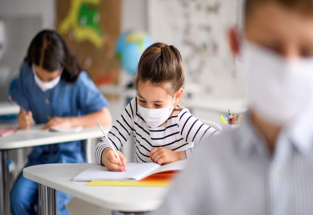 Noi reguli în școli pentru elevi și profesori