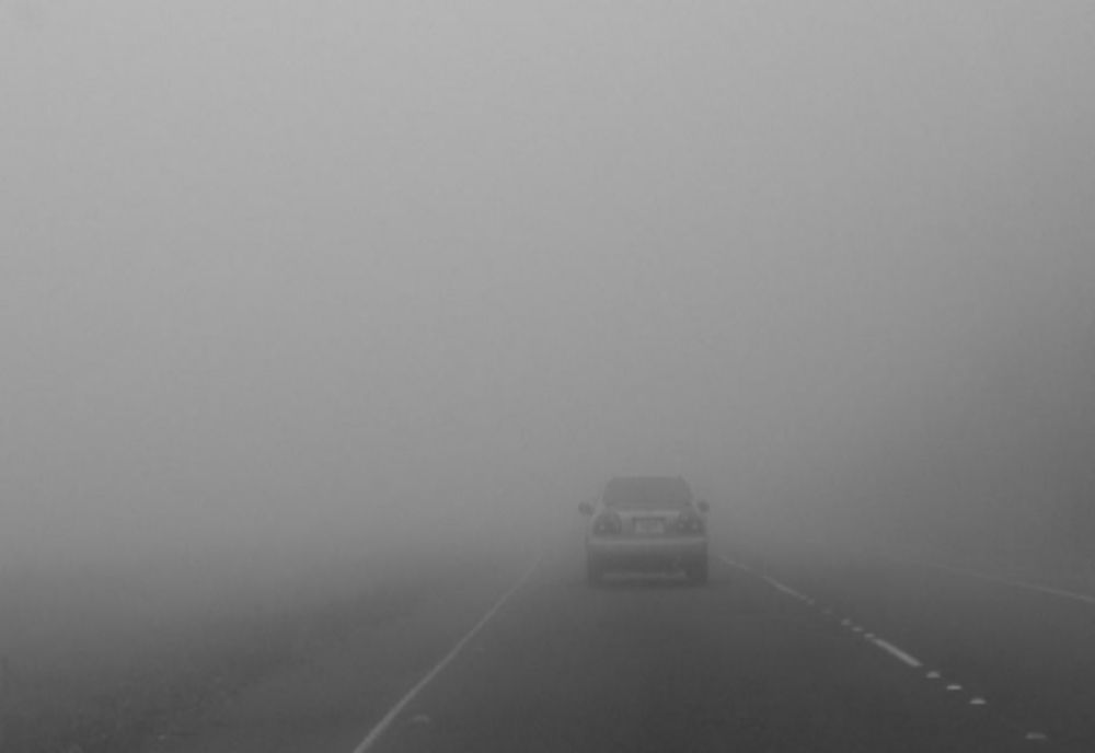 Cod galben de ceață densă. Vizibilitatea scade sub 50 de metri