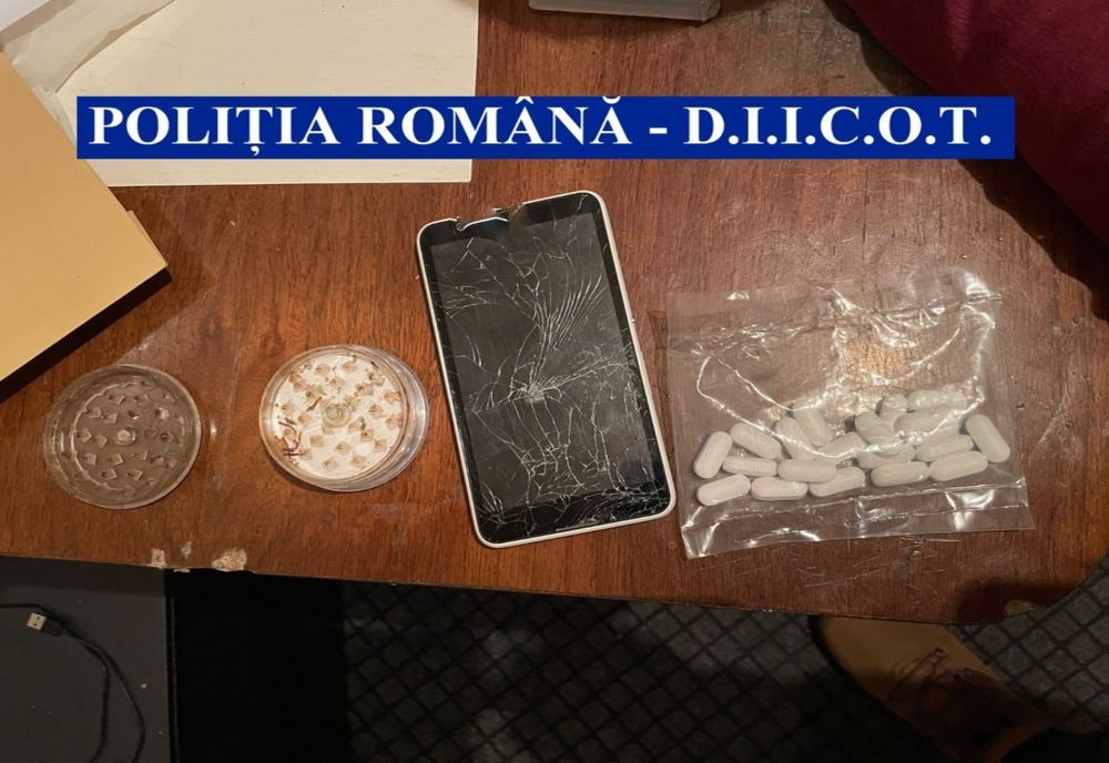 7 percheziții la persoane cercetate pentru trafic de droguri de mare risc