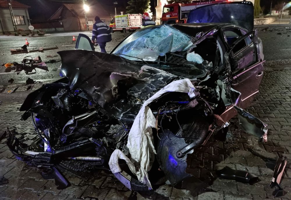 Grav accident în Huedin provocat de un tânăr de 19 ani din Bihor! Două persoane au ajuns la spital (FOTO)