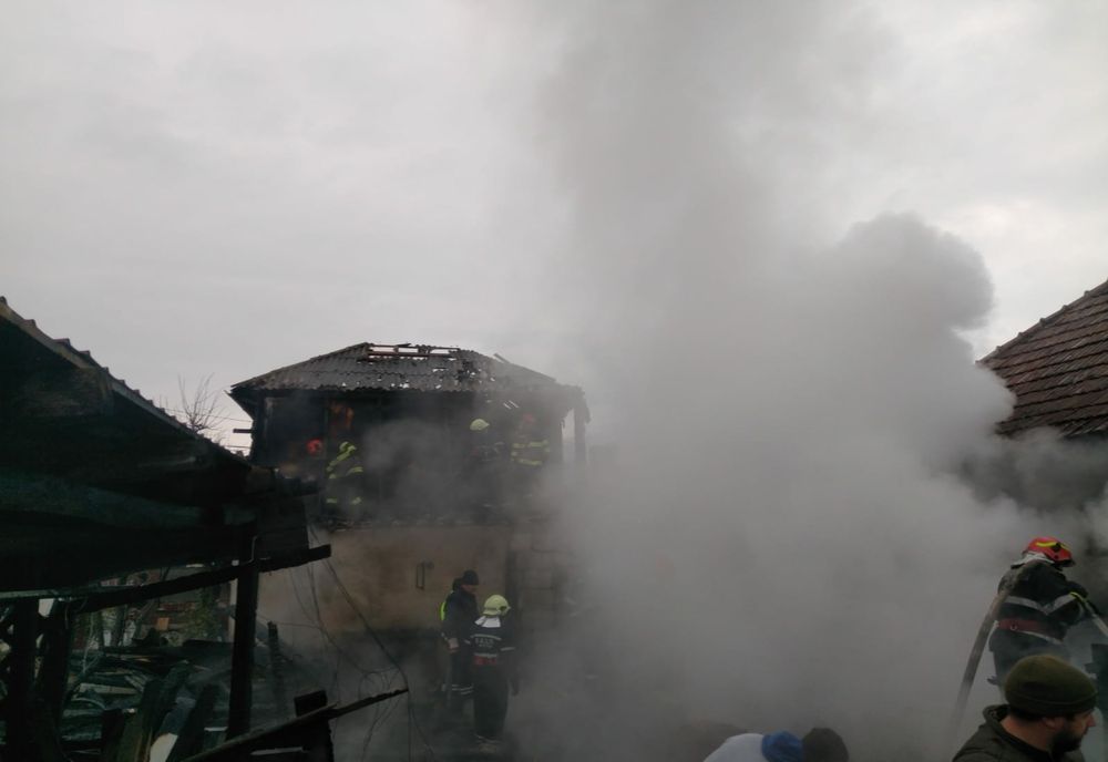 Ard două case şi două magazii din Toplița!