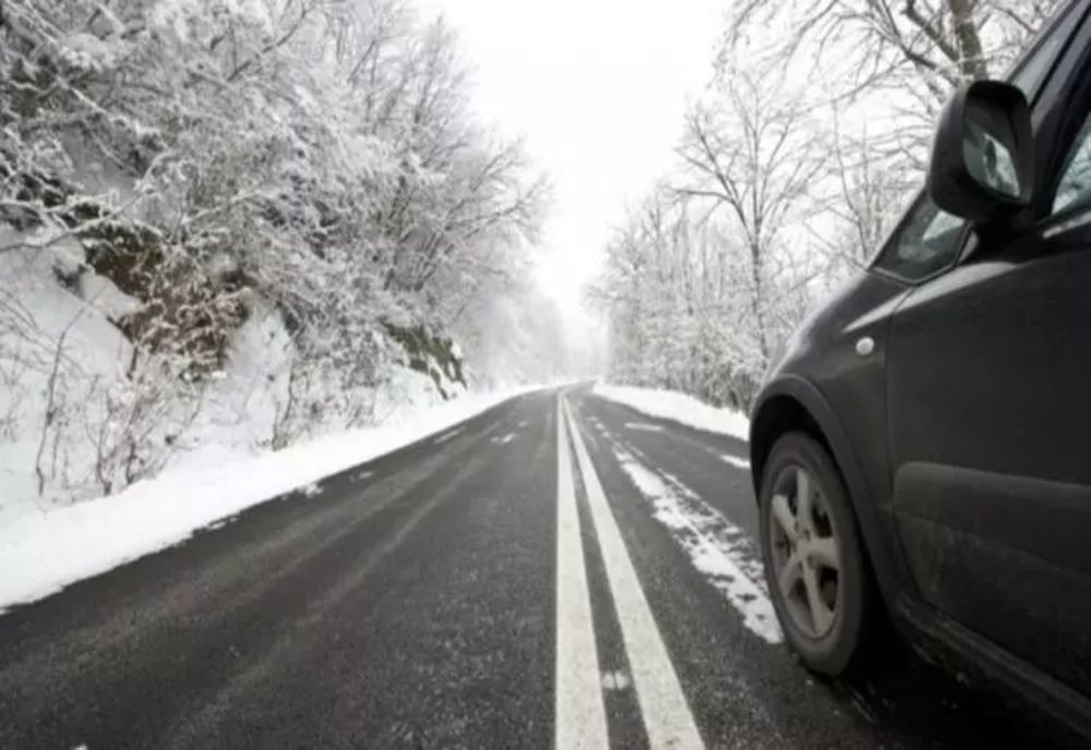 Toţi şoferii trebuie să ştie: Ce să NU faci când conduci pe ninsoare, gheaţă sau polei