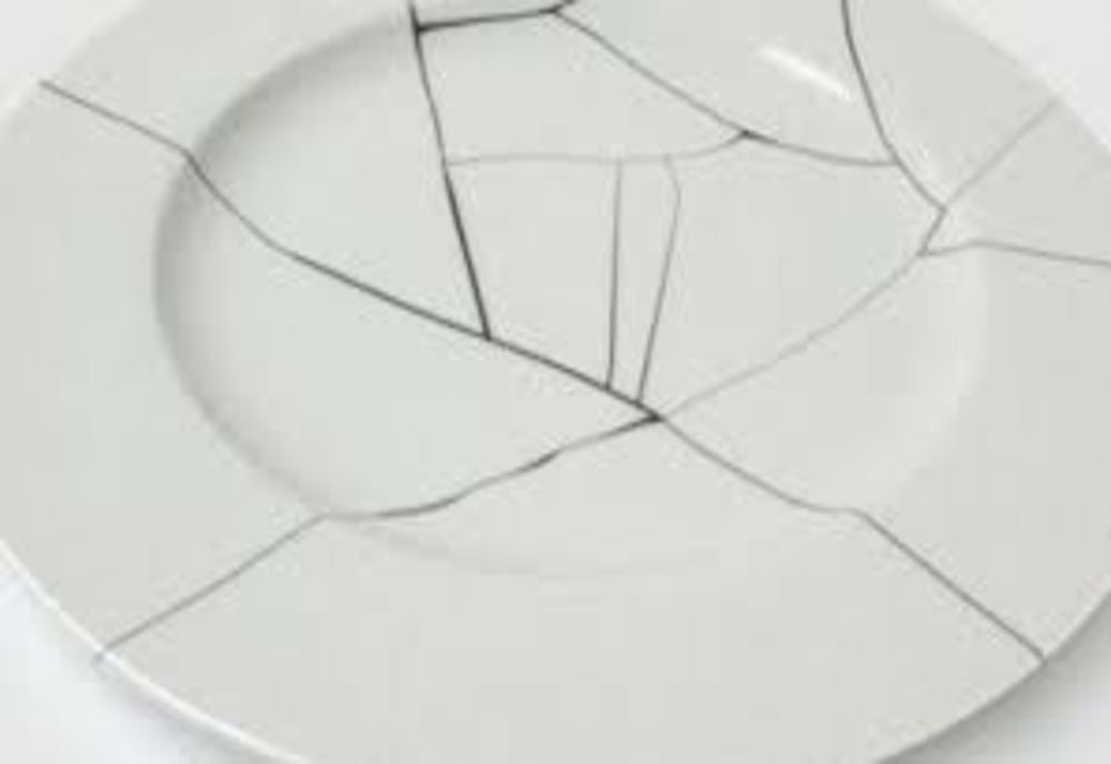 Nu mai ține nicio clipă aceste farfurii în casă! Îți pot crea grave probleme de sănătate