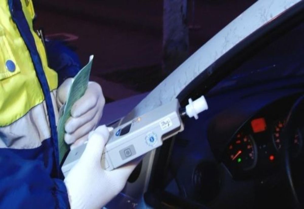 Șofer de 77 de ani, beat și fără permis, la volanul unei mașini neînmatriculate