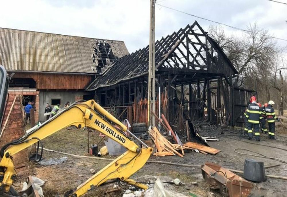 Magazie distrusă de flăcări în comuna Zetea