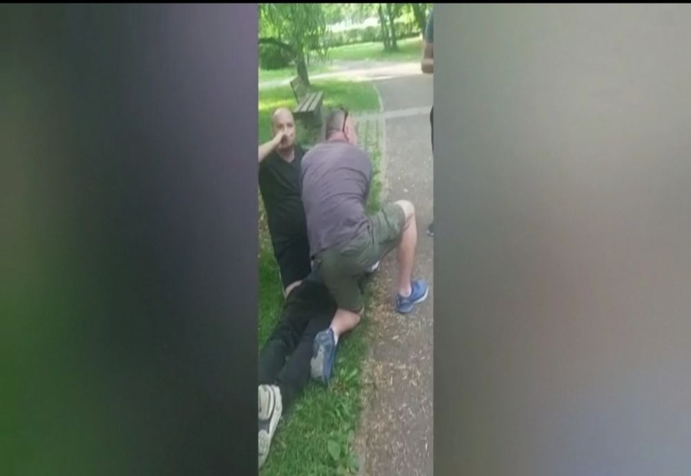 VIDEO Tâlhar prins în timp ce fura telefonul unei fetițe de 11 ani