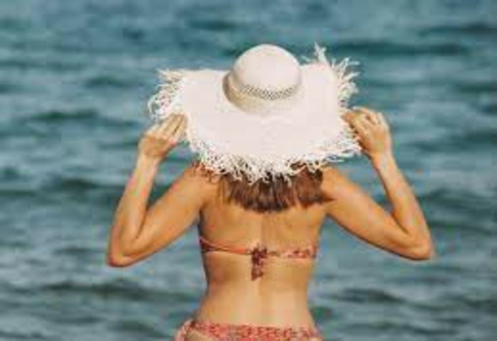 Adevărul pe care nu ți-l spune nimeni despre decojirea pielii după plajă