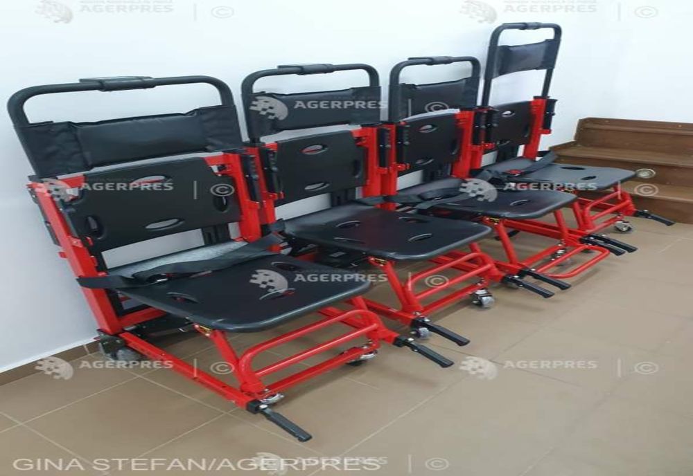 Serviciul de Ambulanţă, dotat cu cinci scaune electrice pentru transportul pacienţilor pe scări