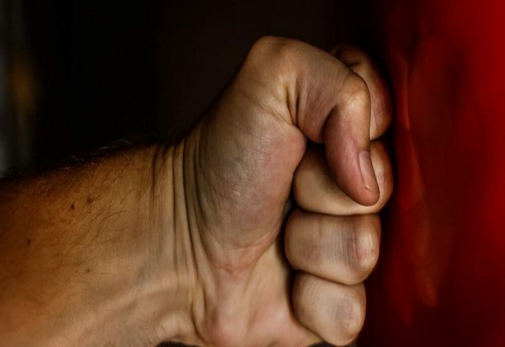 Tânăr acuzat de viol, reținut de polițiști