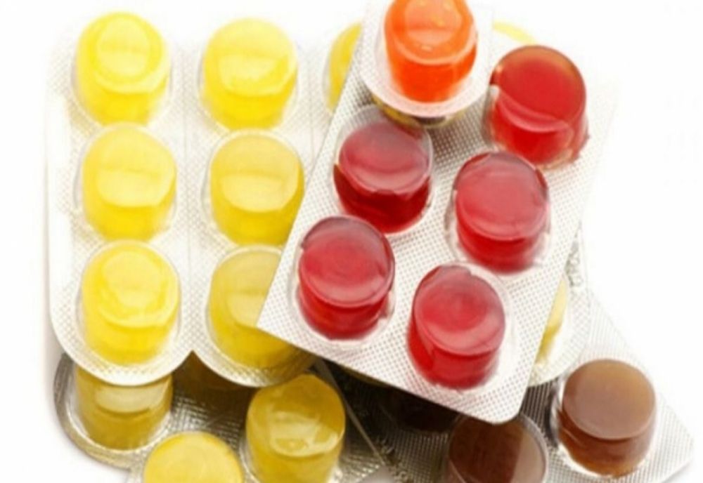 Medicamentele pentru tratarea durerilor de gât, pericol pentru sănătate! Ce conţin de fapt pastilele de supt de pe piață