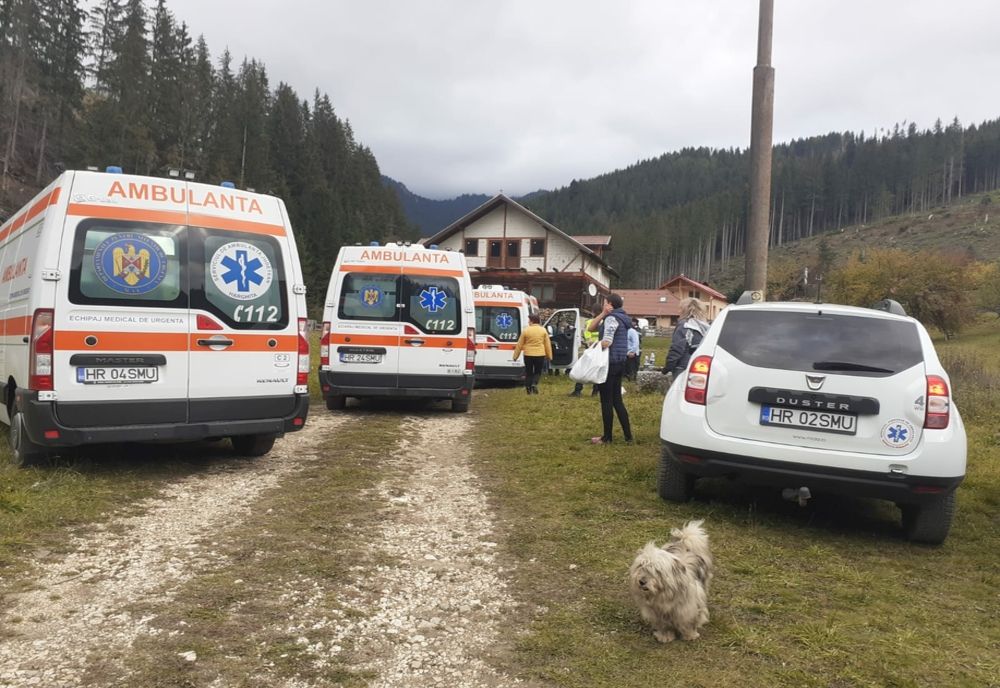 3 persoane căzute într-o fosă septică