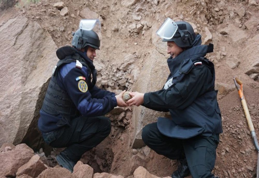 Misiune de distrugere a muniţiei rămase neexplodată din timpul celor două războaie mondiale