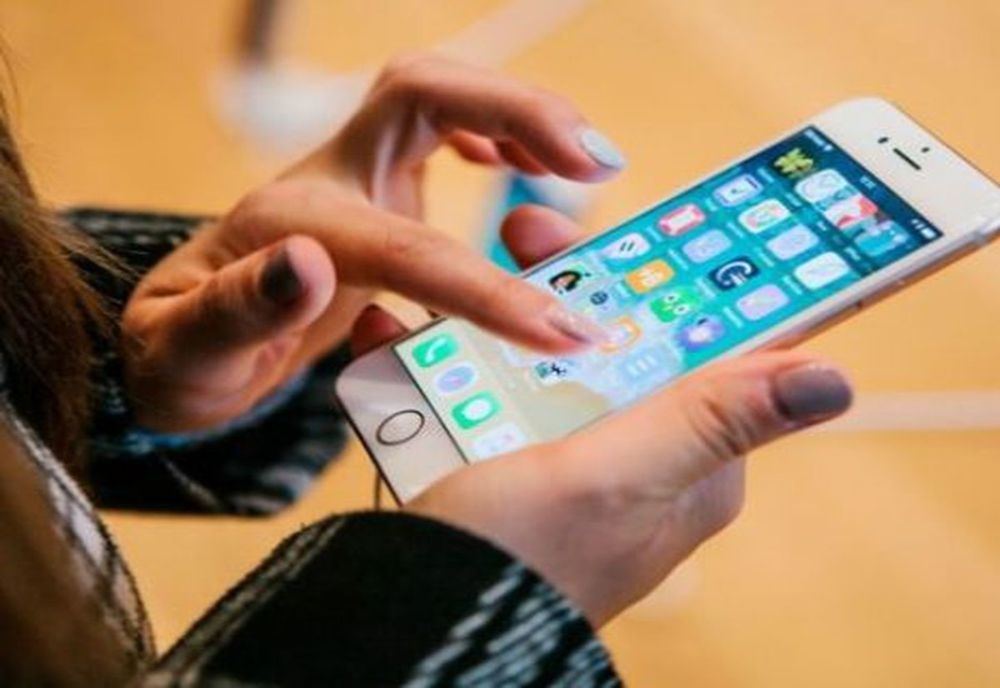 Apple vrea să simplifice comanda vocală pentru asistentul Siri