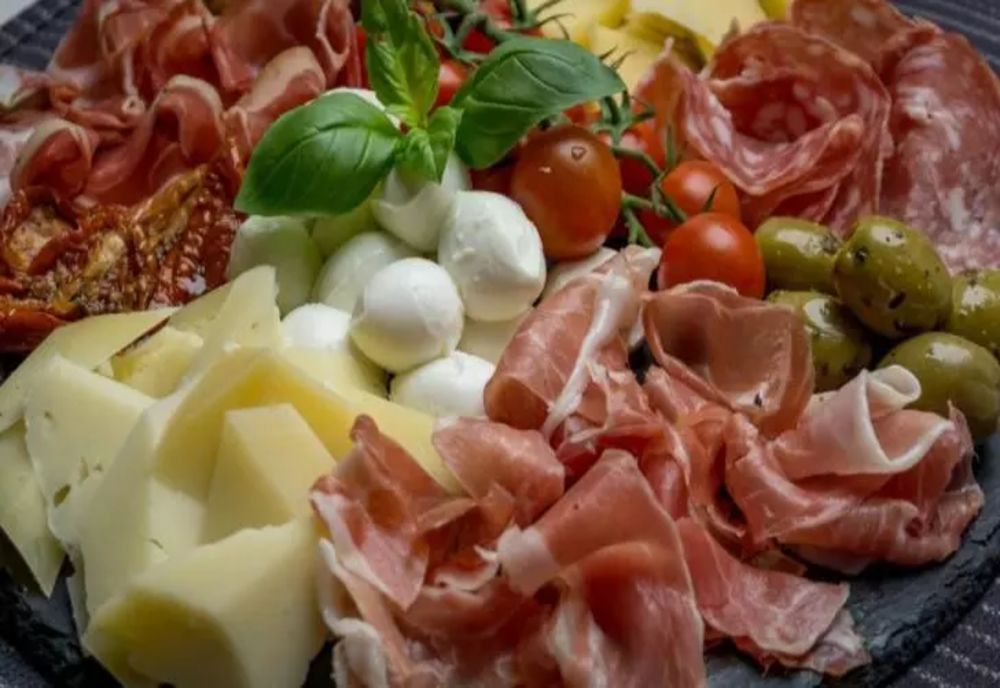 Dieta mediteraneană - Cea mai sănătoasă cură de slăbire - Tot ce trebuie să mănânci și cele 5 reguli de aur