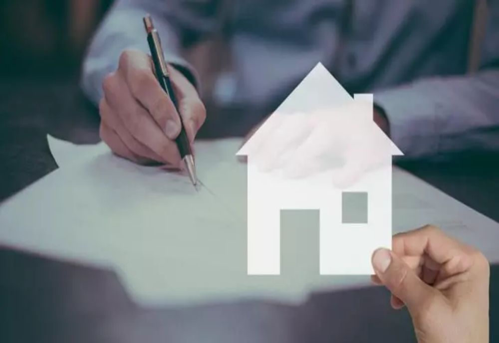 Românii fără asigurare la case riscă impozite mai mari. Proiect de lege în Parlament