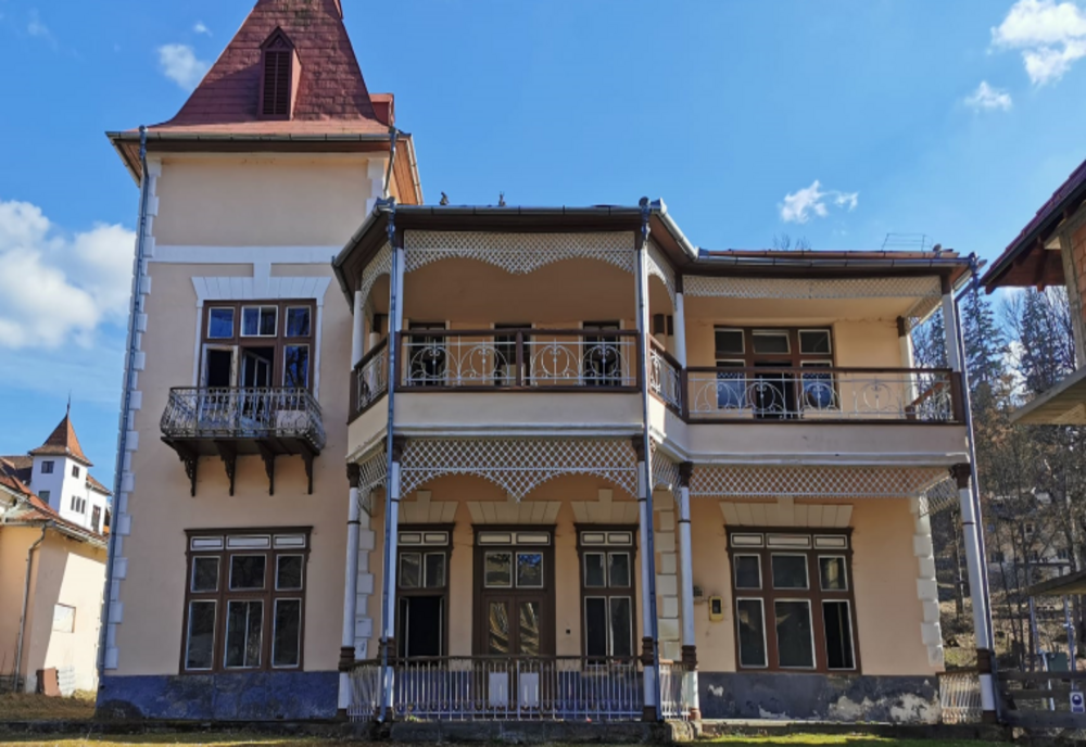Încep lucrările de restaurare și consolidare a casei de cultură din Borsec