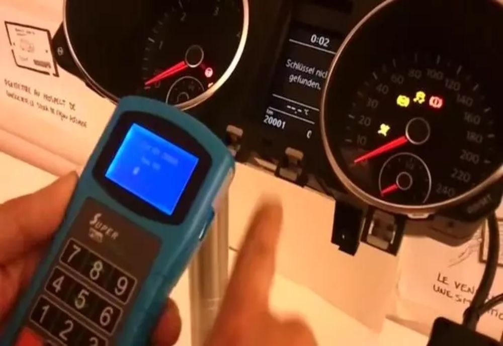 Modificarea kilometrajului unei mașini a fost INTERZISĂ. Statul le-a lăsat însă o portiță samsarilor