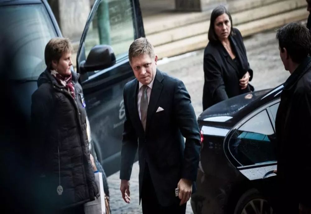 Atentat în Slovacia. Premierul Robert Fico, în stare critică
