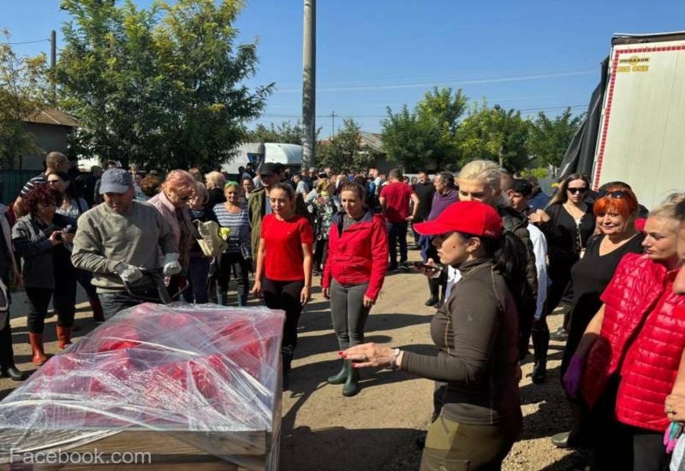 ANGAJAŢI DIN MINISTERUL MUNCII ŞI INSTITUŢIILE SUBORDONATE AU SPRIJINIT PERSOANELE AFECTATE DE INUNDAŢII DIN JUDEŢUL GALAŢI