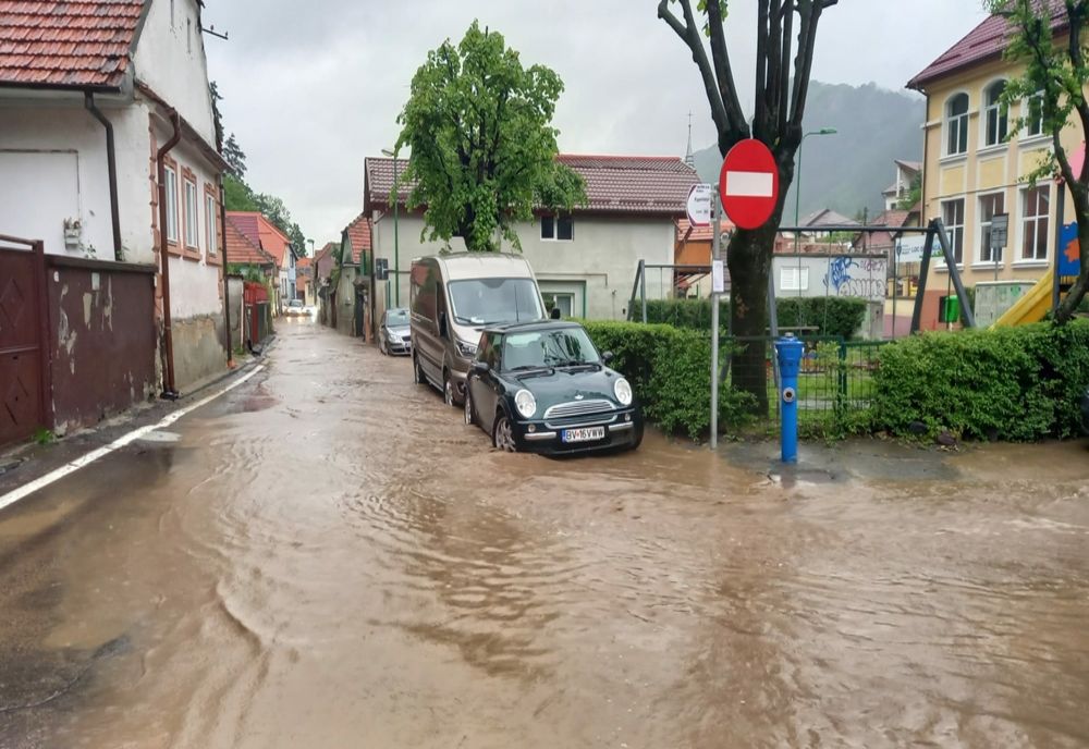 DEZASTRU ÎN ȚARĂ DUPĂ PLOAIA TORENȚIALĂ CU GRINDINĂ. IMAGINI DRAMATICE FOTO&VIDEO