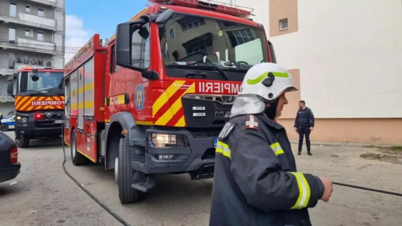Incendiu de proporţii în Voluntari! Vila unei familii a fost mistuită de foc