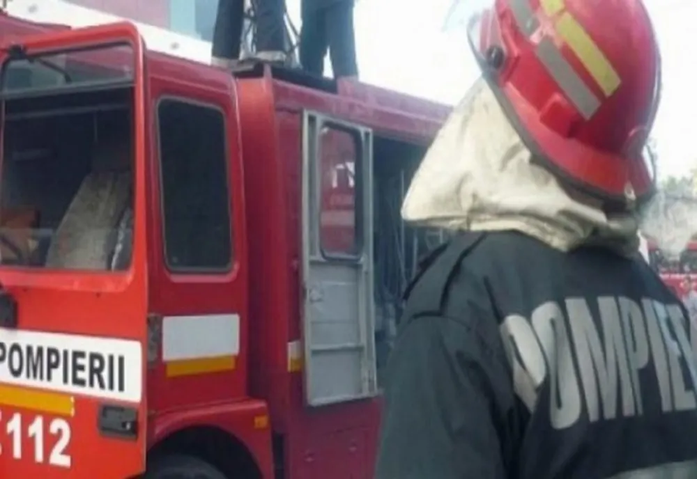 Un harghitean a vrut să se încălzească și a dat foc la casă