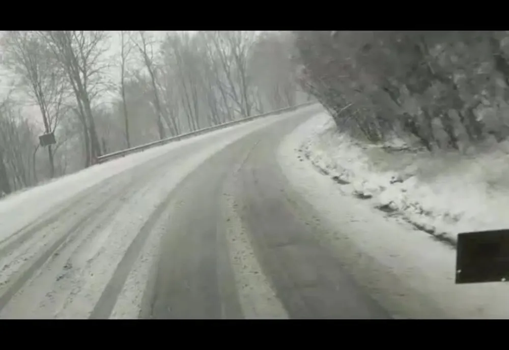 VIDEO. Drumarii intervin cu ultilajele în zona montană din mai multe județe, printre care și Harghita