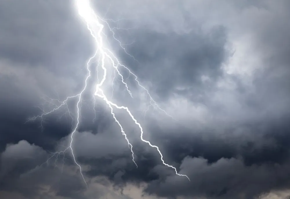 Alertă meteo de fenomene SEVERE: cod PORTOCALIU de furtuni și grindină