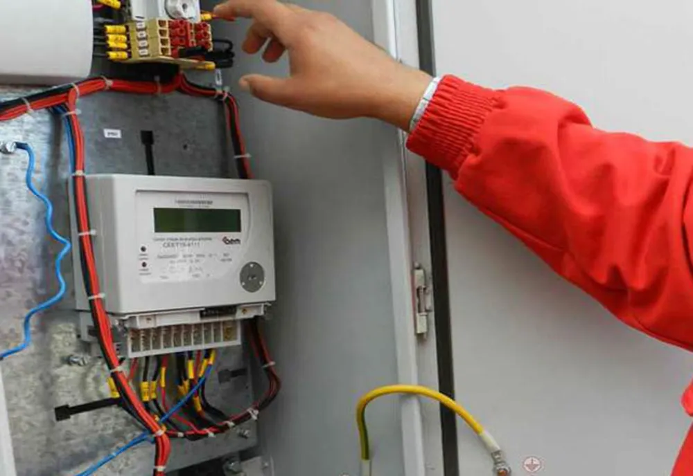SDEE Transilvania Sud anunță că va schimba toate contoarele vechi de energie electrică