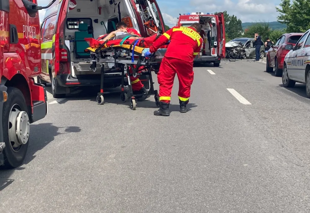 Un bărbat de 32 de ani a murit după ce un tractor a căzut pe el