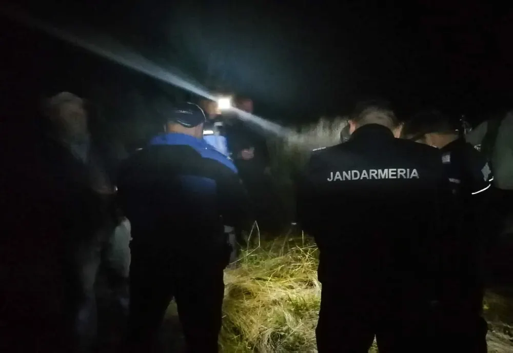 Culegători de ciuperci rătăciți pe munte după lăsarea nopții au fost recuperați de jandarmi