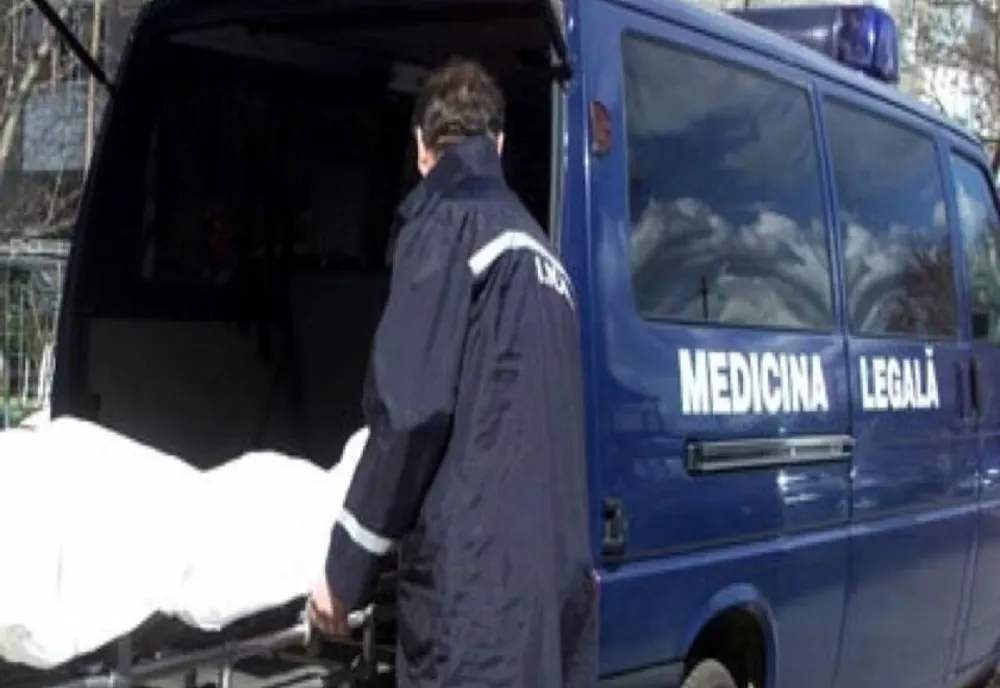 Bărbat mort după ce a fost lovit de o maşină