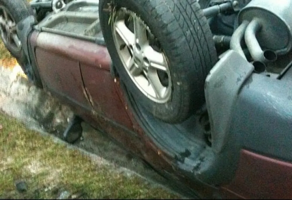 Autoturism răsturnat pe DN 12A