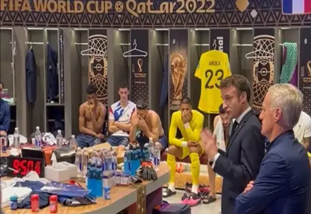 Ce le-a transmis președintele Macron jucătorilor Franței după finala cu Argentina. Mesaj pentru Mbappe