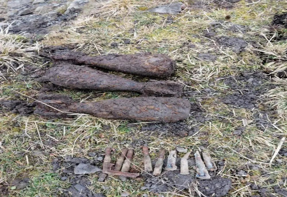 3 bombe descoperite în Valea Uzului