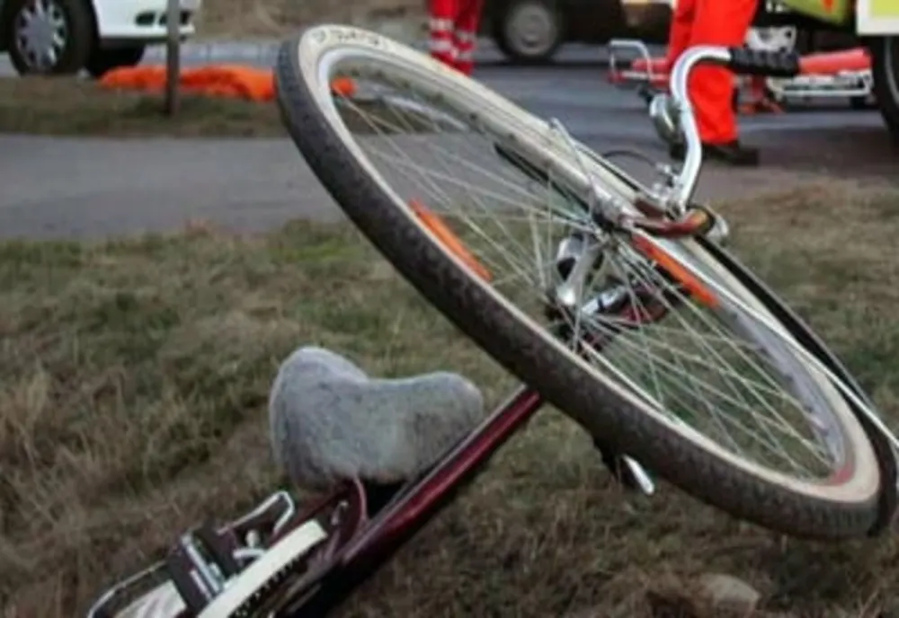Biciclist rănit într-un accident rutier