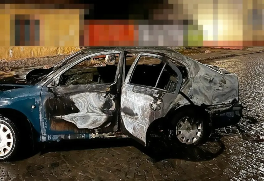 Doi barbați din Gheorgheni, bănuiți de incendierea unui autoturism, au fost introduși în arest de către polițiști