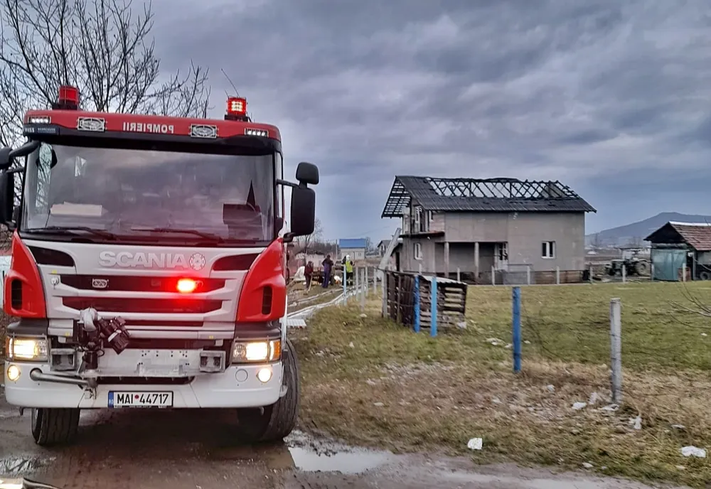 Trei incendii izbucnite din cauza coșurilor de fum, produse astăzi, în ultimele ore