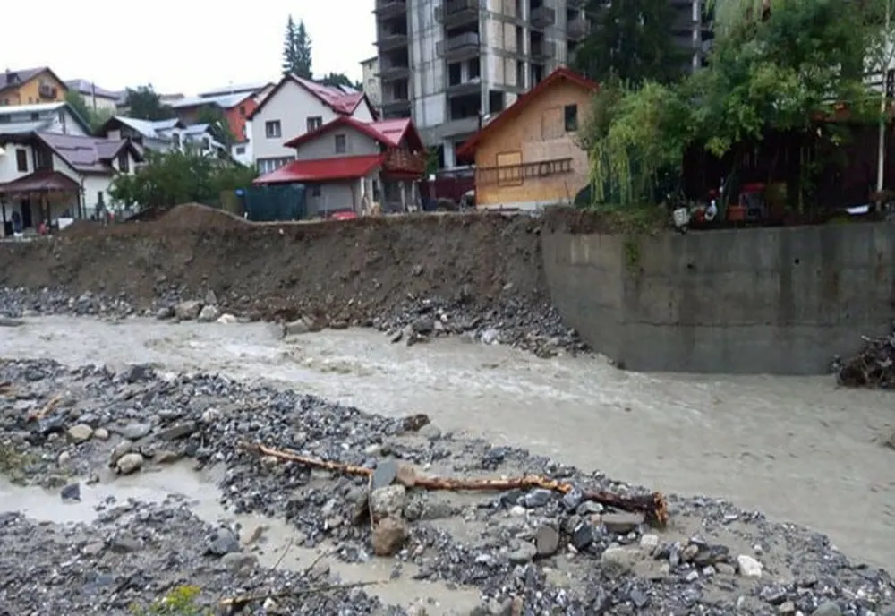 Persoană căzută într-un pârâu