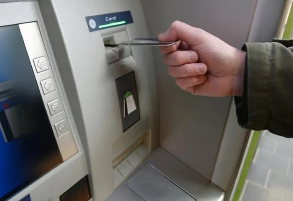 Una dintre cele mai mari bănci din România a fost scoasă la vânzare